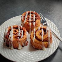 schnecken; cinnamon rolls 6 a 7 cm met zoete aardappel en pecannoten