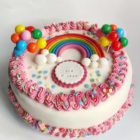 verjaardagstaart met regenboog