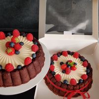 charlotte cake met witte chocolade mousse en frambozenpuree